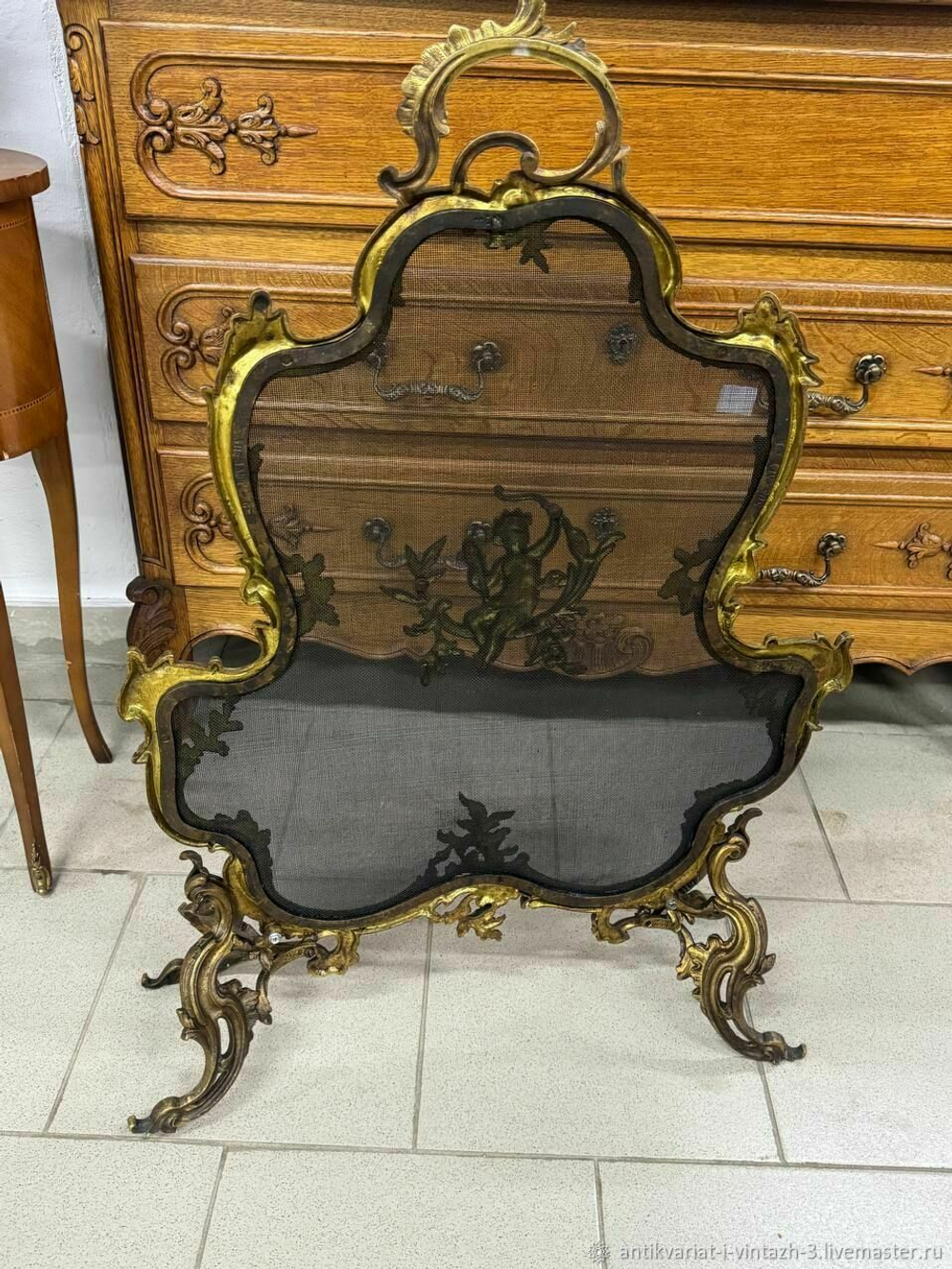 Старинный экран для камина