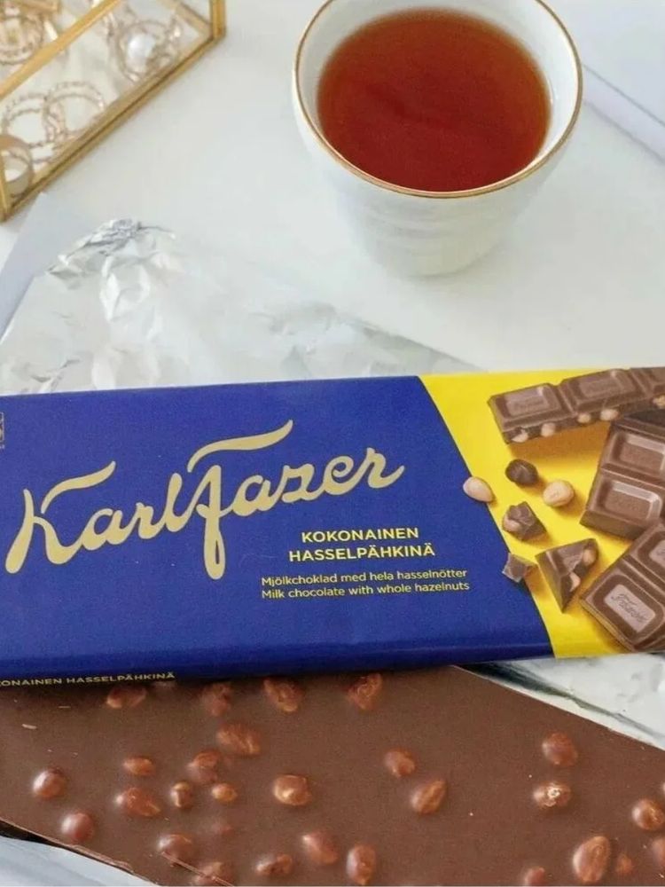 Шоколад молочный Fazer с цельным лесным орехом 200 г x 2 шт