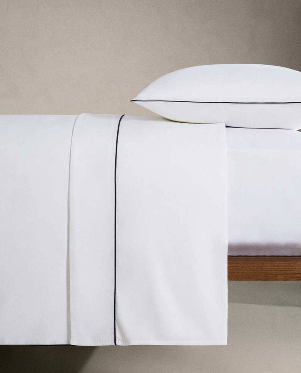 ZARA HOME САТИНОВЫЙ ПОДОДЕЯЛЬНИК, ЧЕРНЫЙ
