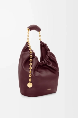 Loewe Маленькая сумка-мешок Squeeze из мягкой кожи ягненка наппа, бургунди