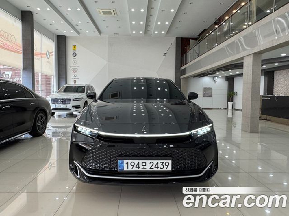 Toyota Crown 2.5 4WD Hybrid — 2024