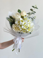 Быстросборная упаковка в пленке. Форма № 1. Цвет пленки:  мат. прозрачный с БЕЛЫМ тишью, размер букета: +/- в40, ш35