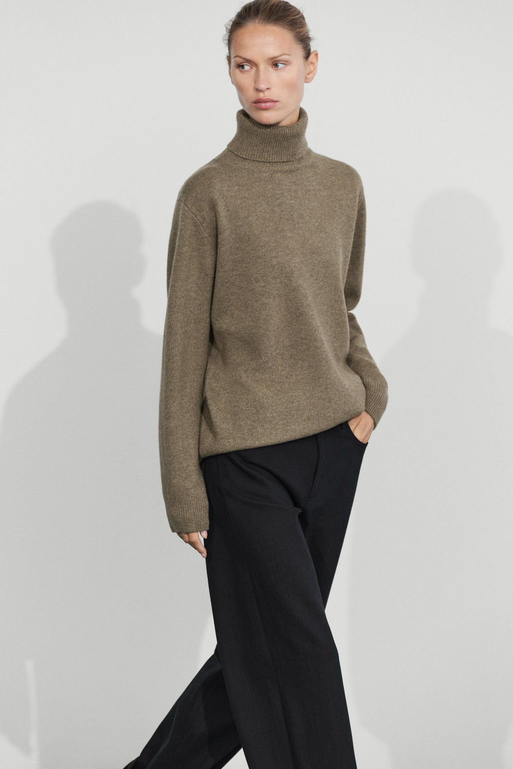Massimo Dutti Трикотажный джемпер из смесовой шерсти с высоким воротником, зеленоватый
