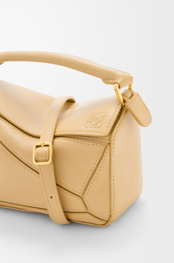 Loewe Сумка-мини Puzzle Featherlight из овечьей кожи наппа, цвет сливочного масла