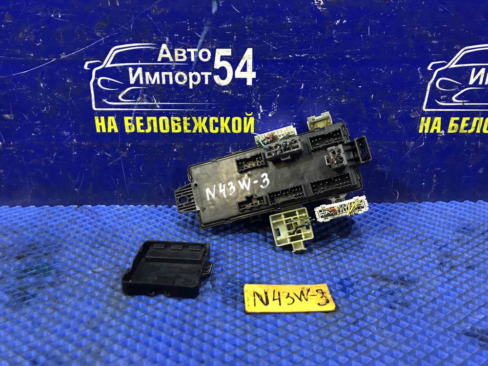 Блок предохранителей салонный MITSUBISHI CHARIOT 1994