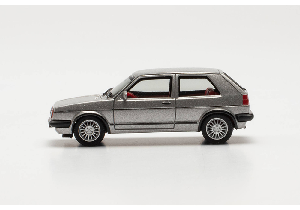 Автомобиль VW Golf II GTI, серебристый металлик