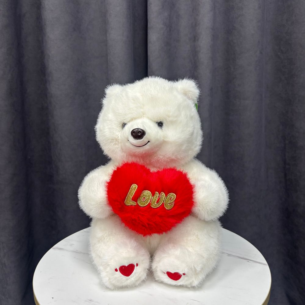 Медведь с сердцем love