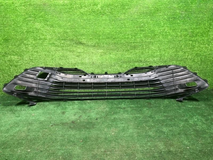 Решетка переднего бампера Toyota Camry xv70 17-21