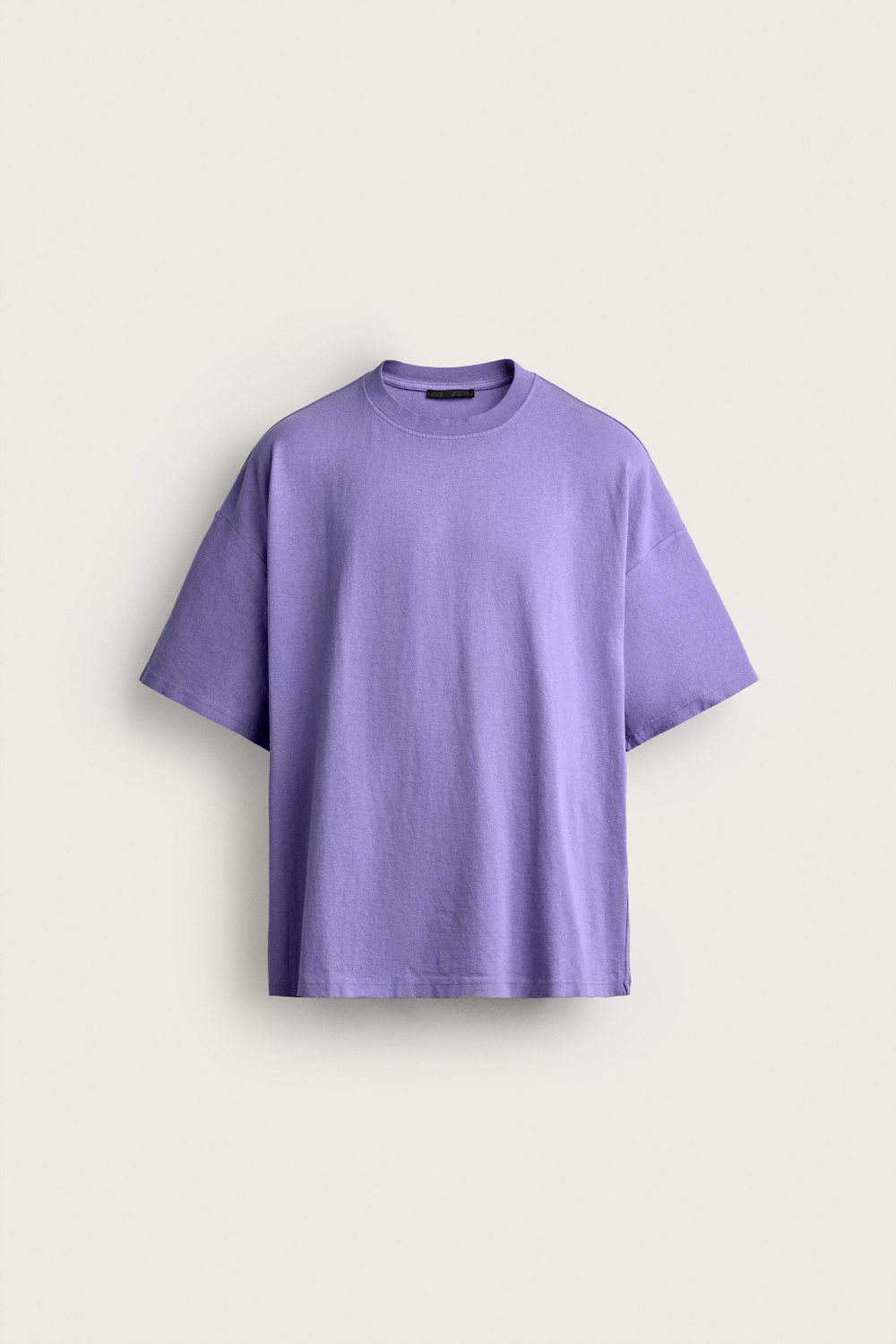 БАЗОВАЯ ФУТБОЛКА RELAXED FIT С ЭФФЕКТОМ ПОТЕРТОСТИ — ZARA