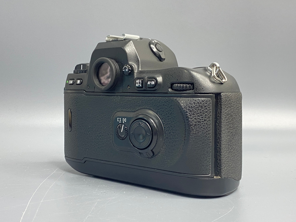 Nikon F100