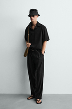 СТРУЯЩИЕСЯ БРЮКИ RELAXED FIT СО СКЛАДКАМИ — ZARA