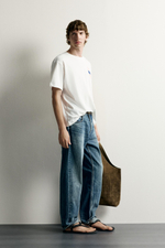 ФУТБОЛКА СВОБОДНОГО КРОЯ С КОМБИНИРОВАННОЙ ВЫШИВКОЙ — ZARA · 0962/356