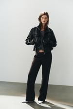 КУРТКА ИЗ ИСКУССТВЕННОЙ КОЖИ С РЕГУЛИРУЕМОЙ ТАЛИЕЙ — ZARA