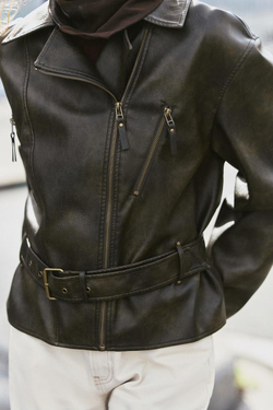 ZARA КУРТКА ИЗ ИСКУССТВЕННОЙ КОЖИ С ПОЯСОМ, ТЕМНЫЙ ХАКИ
