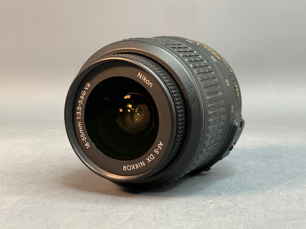 Nikon D5000 kit 18-55mm 22.000 кадров
