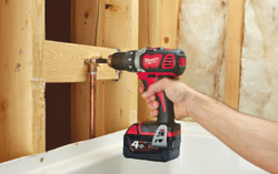 Компактная дрель-шуруповерт Milwaukee M18 BDD-0 4933443530