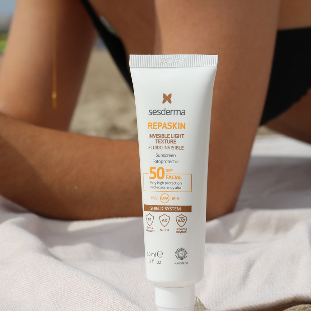 Sesderma НАБОР REPASKIN: INVISIBLE LIGHT TEXTURE SPF50 - Сверхлёгкое солнцезащитное средство для лица, 50 мл + TRANSPARENT SPRAY SPF50 - Спрей солнцезащитный прозрачный для тела, 200 мл