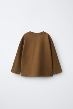 ZARA ФУТБОЛКА С ПРОРЕЗИНЕННОЙ НАШИВКОЙ «МЕДВЕДЬ», ТАБАЧНЫЙ