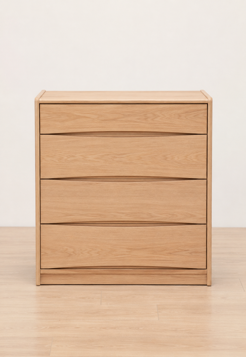 Скандинавский комод с фрезерованными фасадами из ЛДСП, 90x70x44 см