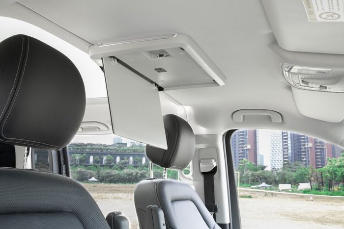 Монитор потолочный моторизированный для Mersedes-Benz V класс - ERGO ER15AMS-AUTO с экраном 15.6” (1920х1080 FullHD, Android, ) бежевый
