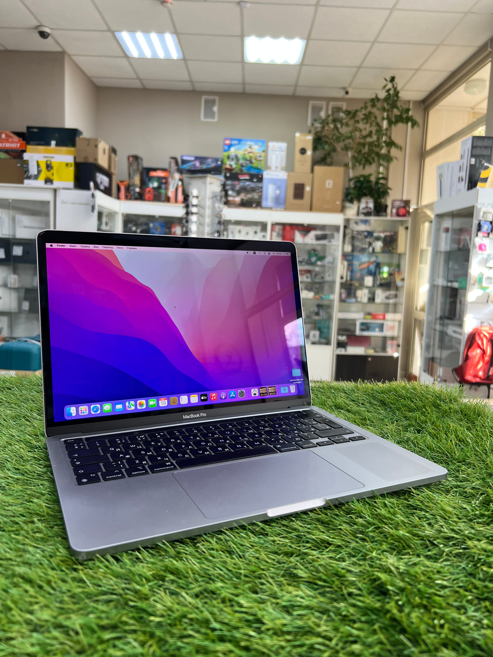 Б/У MacBook Pro 13 2020 M1 8/256Gb