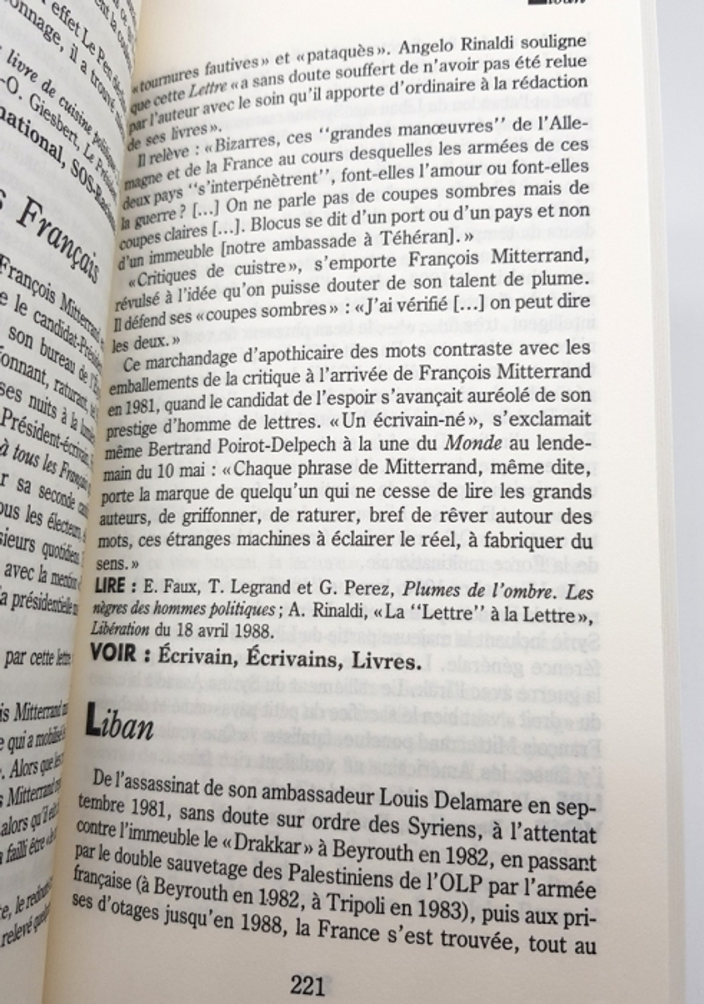 "Mitterrand De A a Z (Миттеран от А до Я)". Aymer Du Chatenet,  Bertrand Coq