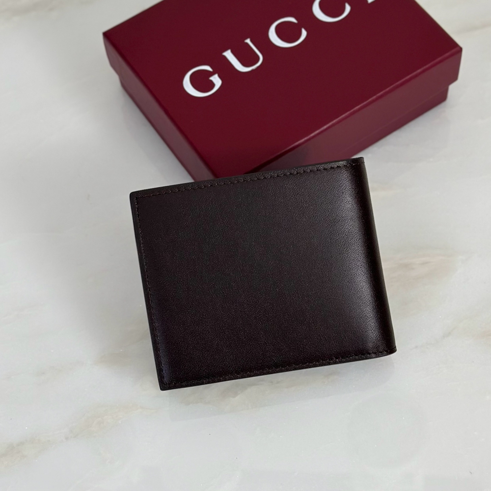 Мужское портмоне Gucci с монетницей и песочной отделкой GG — тёмно-коричневое — фото 2