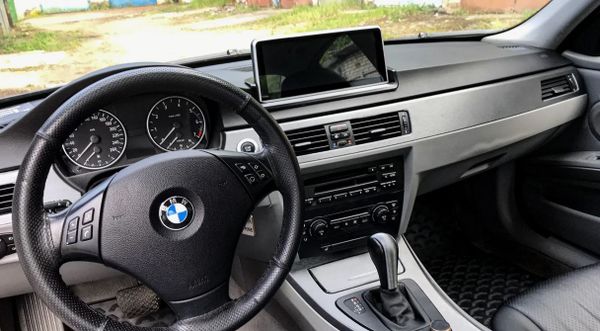 Российские владельцы BMW больше не смогут воспроизводить музыку с их смартфонов через систему автомобиля. Российские владельцы BMW больше не смогут воспроизводить музыку с их смартфонов через систему автомобиля.