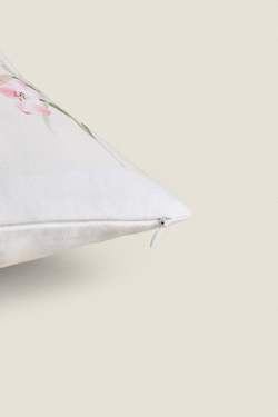 ZARA HOME ЧЕХОЛ ДЛЯ ДЕКОРАТИВНОЙ ПОДУШКИ С ПРИНТОМ «ЦВЕТЫ», ЭКРЮ