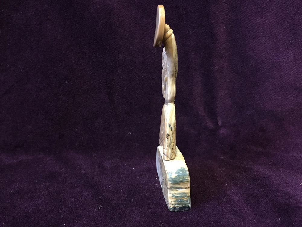 Шаман, миниатюра из бивня мамонта