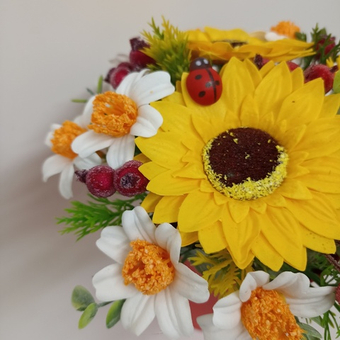 Композиция из искусственных цветов Подсолнухи