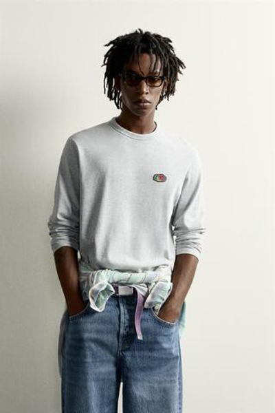 ФУТБОЛКА С ДЛИННЫМИ РУКАВАМИ И НАШИВКОЙ FRUIT OF THE LOOM™ — ZARA
