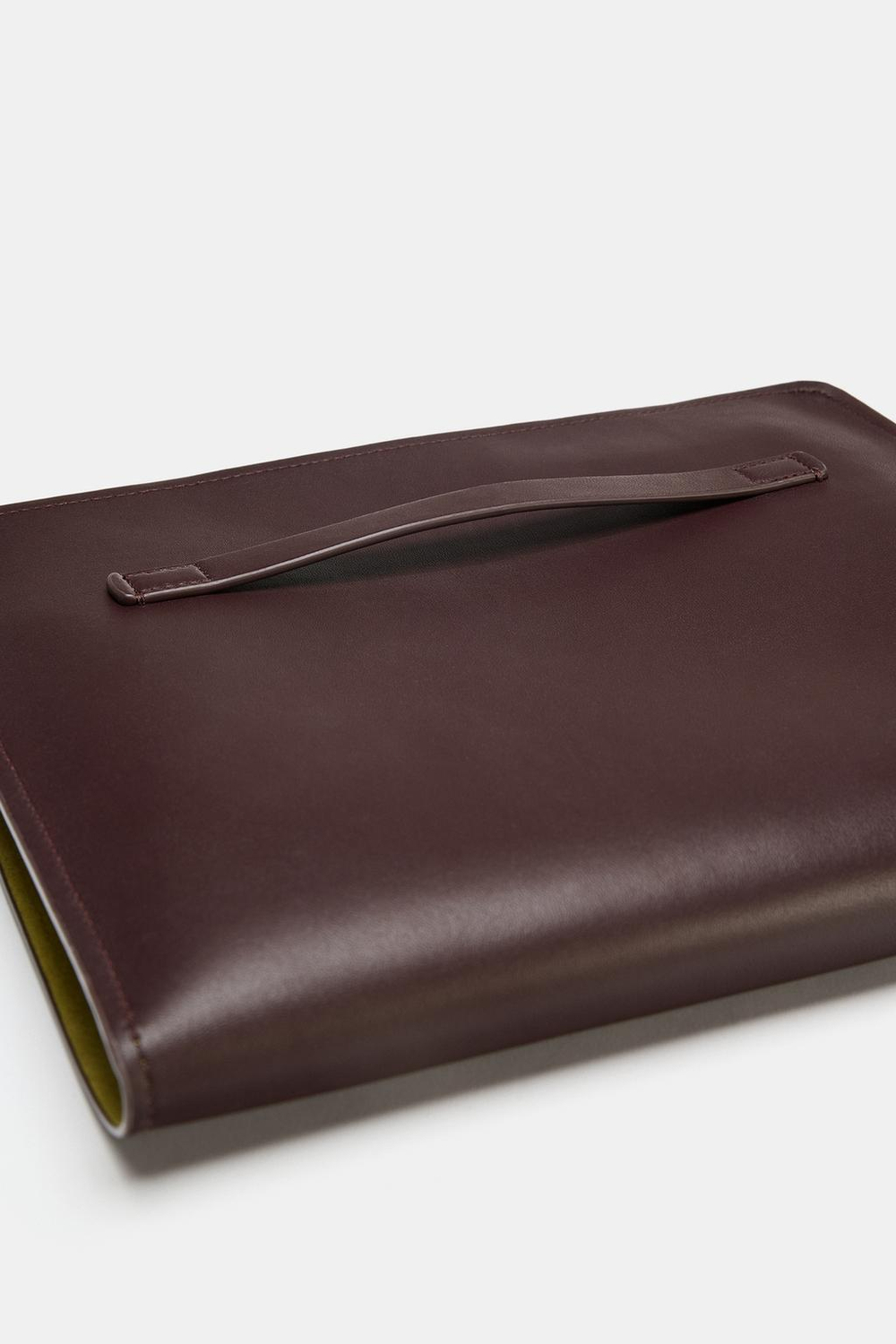 ZARA КОЖАНЫЙ ЧЕХОЛ ДЛЯ IPAD, БАКЛАЖАННЫЙ