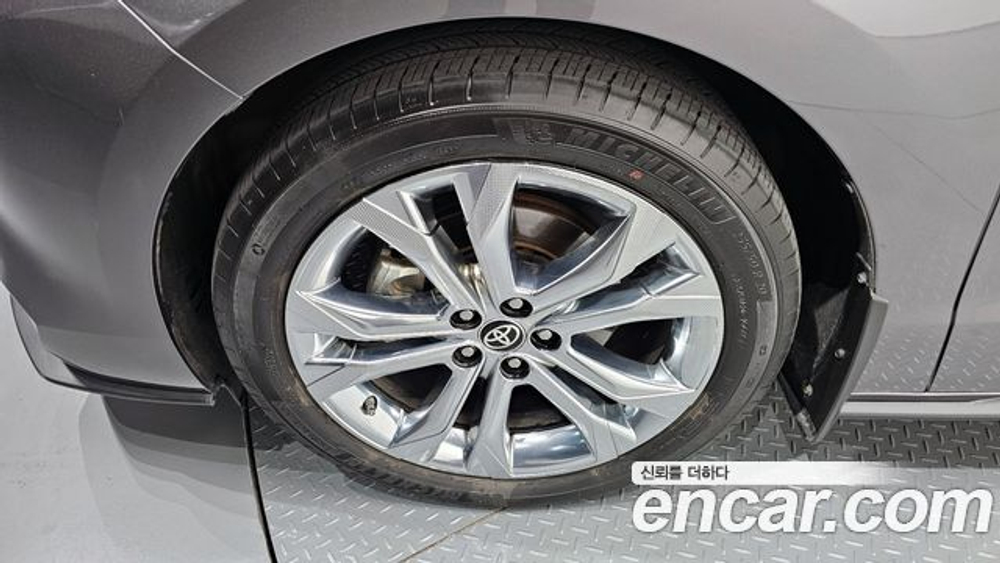 Toyota Sienna 2.5 Hybrid 2WD — 2023