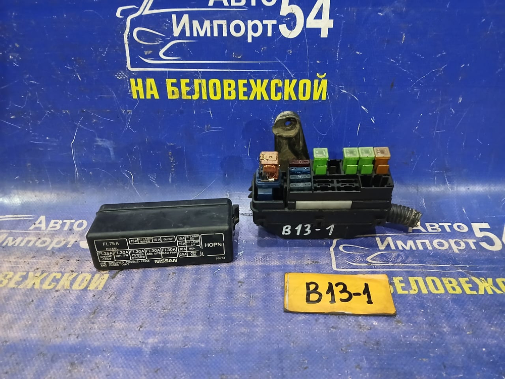 Блок предохранителей подкапотный NISSAN SUNNY 1990