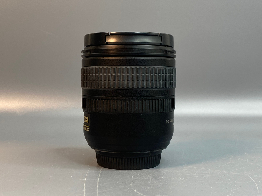 Nikon 18-70mm 3.5-4.5G царапка на передней линзе