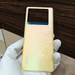 Крышка для Infinix Note 40 Pro Оригинальная (заднее стекло) цвет: Жёлтый / Золотой