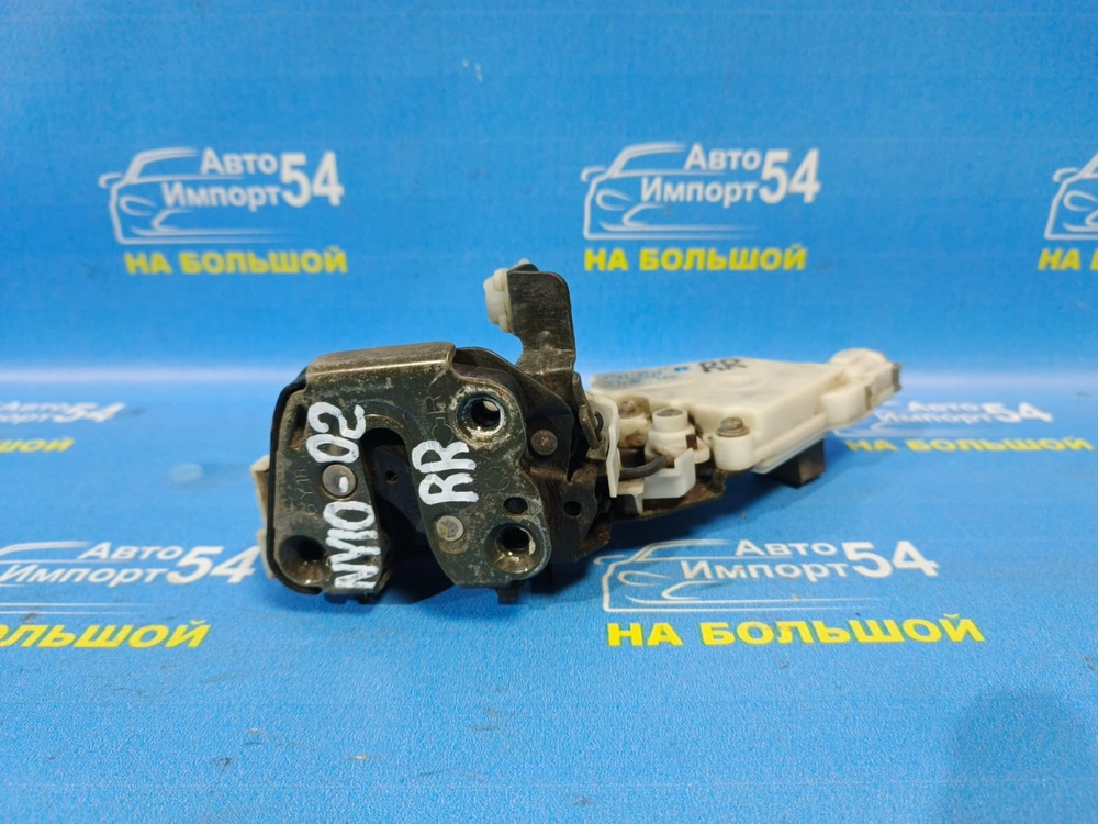 Замок двери задней правой NISSAN WINGROAD 1996