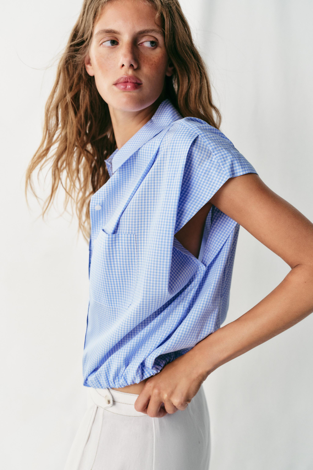 УКОРОЧЕННАЯ РУБАШКА В КЛЕТКУ ВИШИ — ZARA