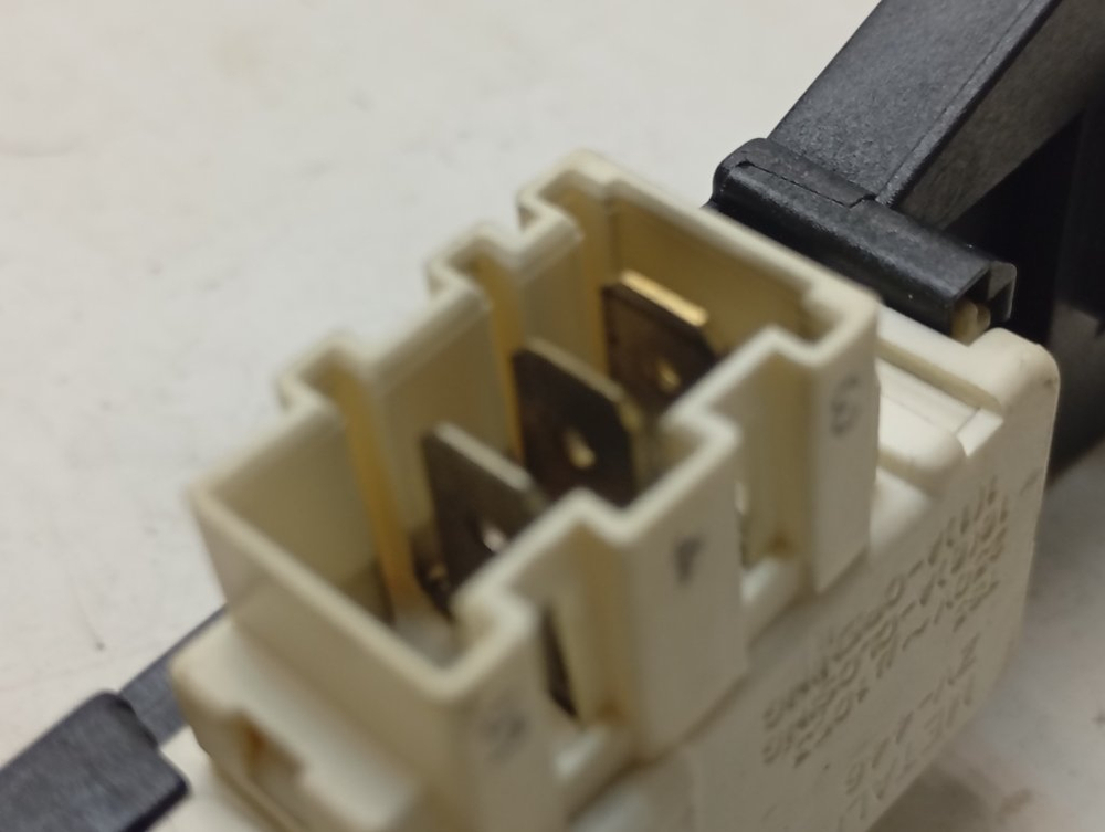WF0500NZW кт52 Устройство блокировки люка для стиральной машины Samsung DC64-01538A б/у