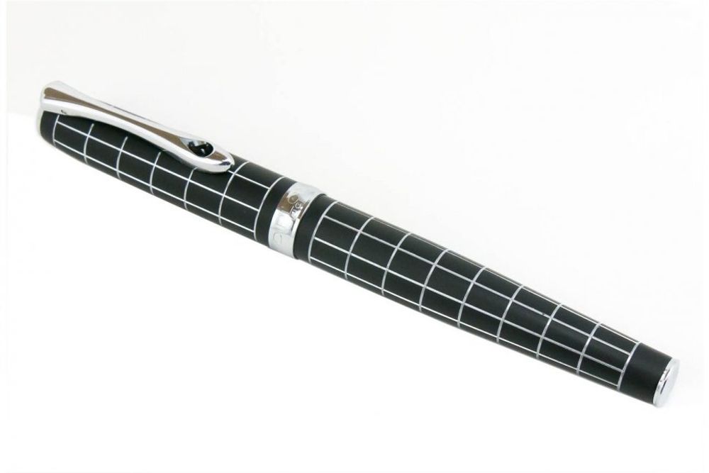 Перьевая ручка Diplomat Excellence A Plus Rhomb Guilloche F 14к. (D40101013) 2