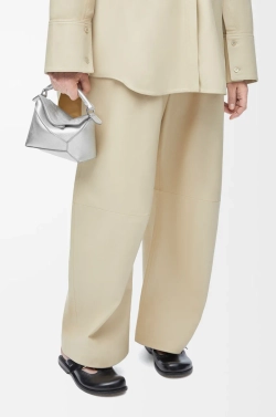 Loewe Мини-сумка Puzzle Edge из ламинированной овечьей кожи, серебряный