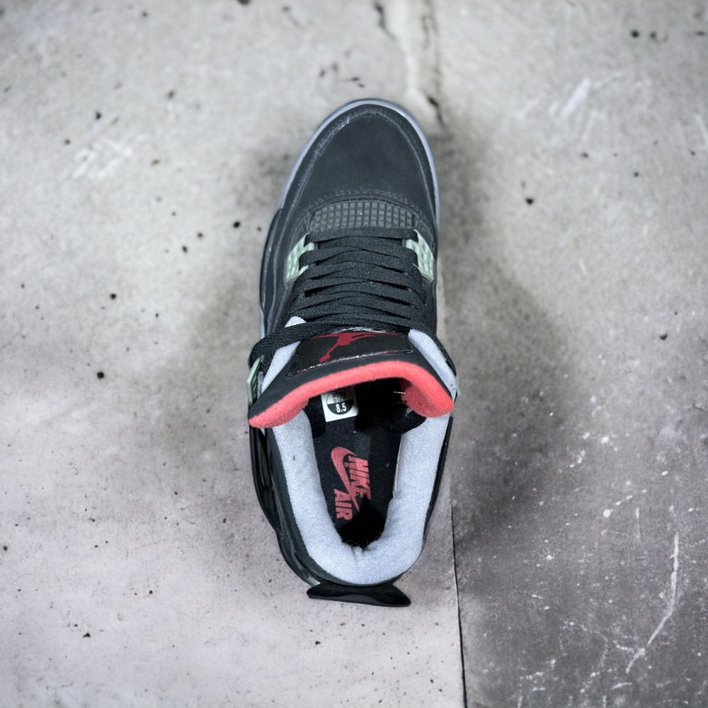 Nike Air Jordan 4 • Black/Red