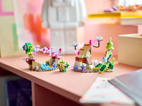 Конструктор LEGO 40716 Среда обитания на Чужой планете