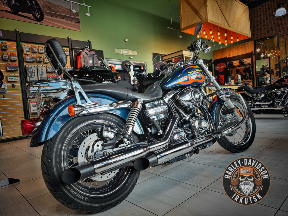 Mотоцикл Harley-Davidson® Dyna Super Glide Custom