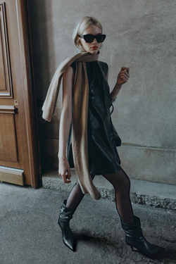 ZARA МИНИ-ПЛАТЬЕ ИЗ ИСКУССТВЕННОЙ КОЖИ, ЧЕРНЫЙ