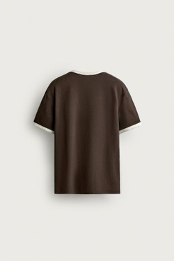 ZARA ФУТБОЛКА В РУБЧИК С КОНТРАСТНОЙ ОТДЕЛКОЙ БАЗОВАЯ, КОРИЧНЕВЫЙ