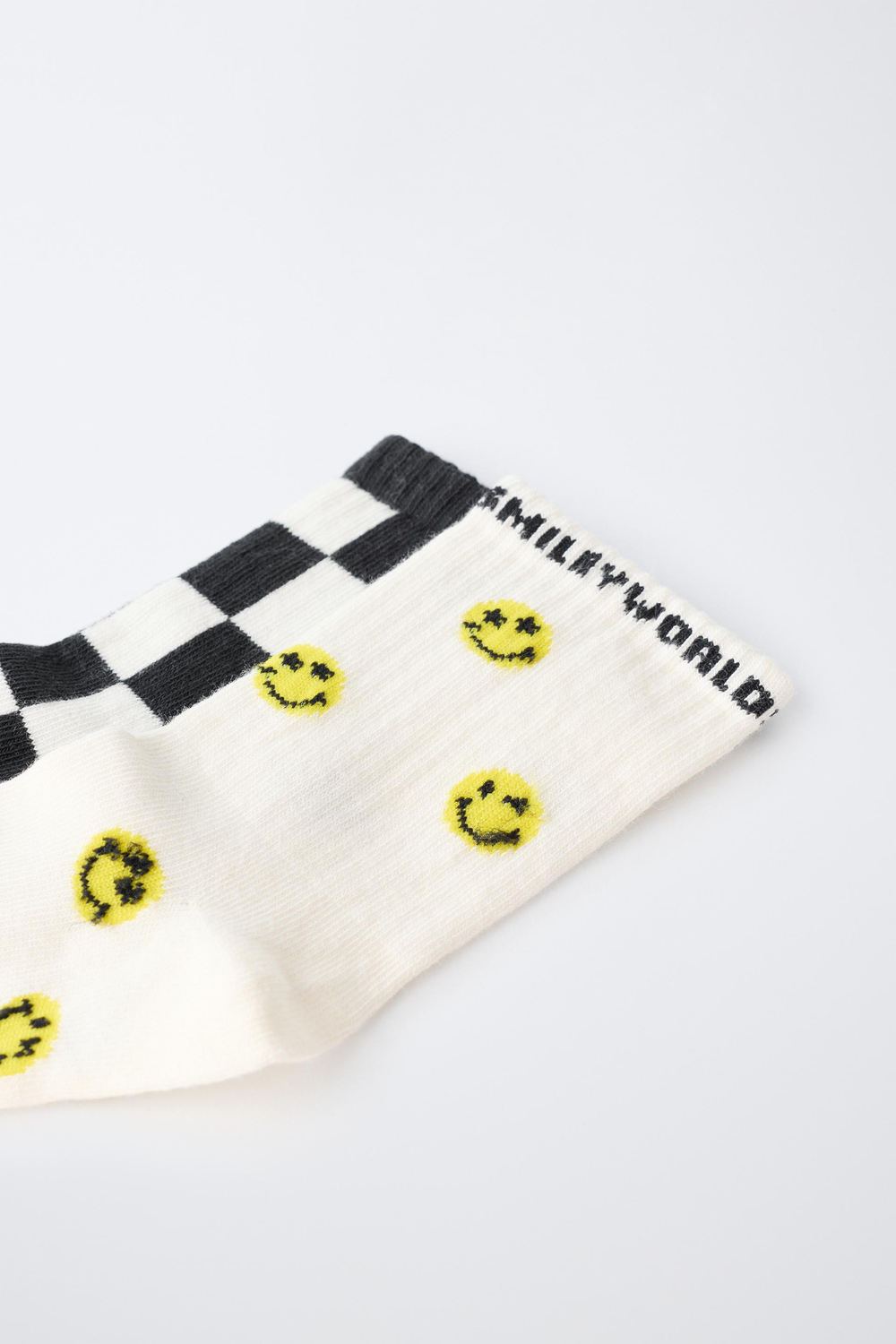 ZARA НАБОР ИЗ 2 ПАР НОСКОВ SMILEYWORLD ® В ШАХМАТНУЮ КЛЕТКУ, БЕЛЫЙ/ЧЕРНЫЙ