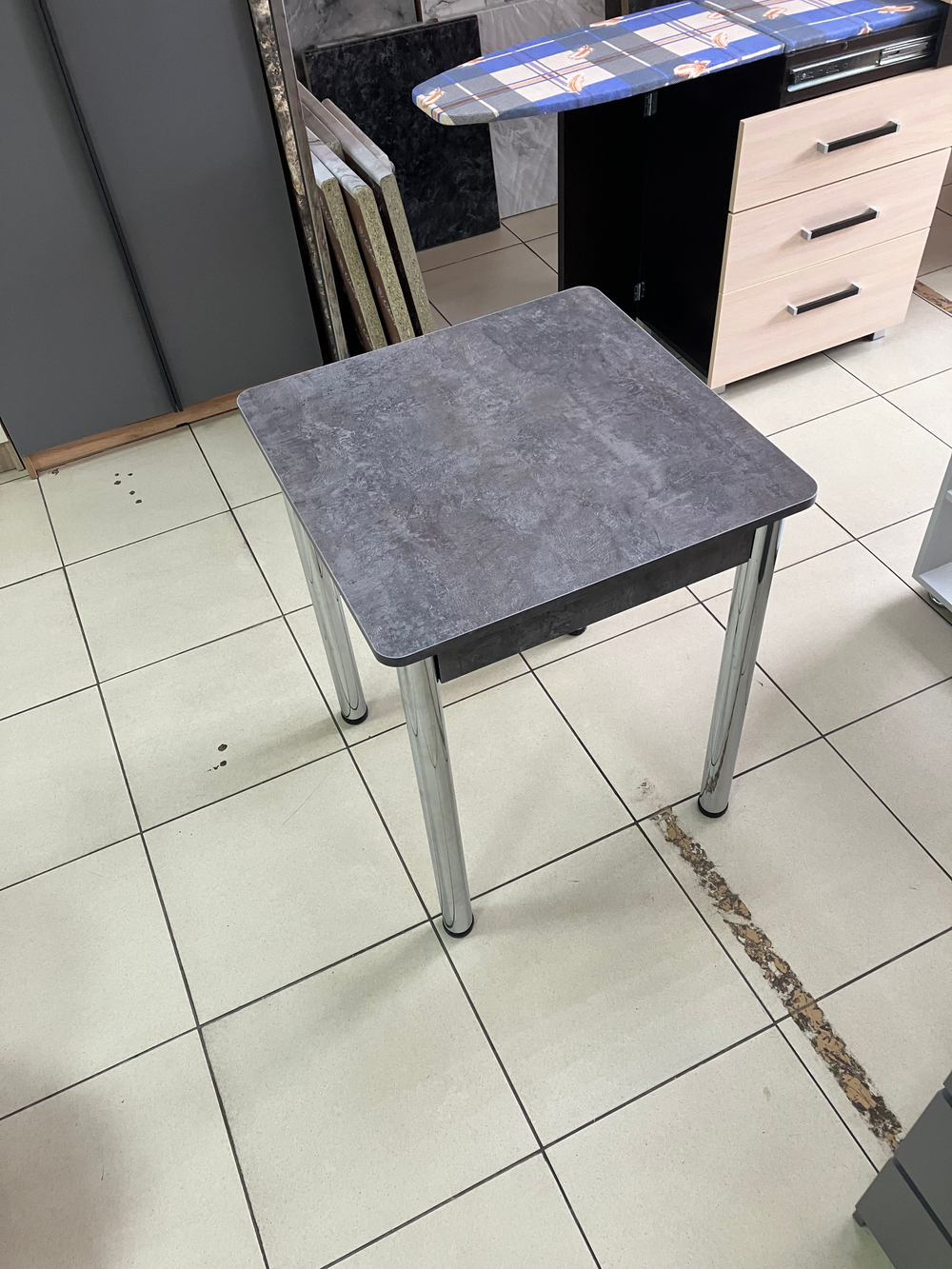 Стол нераскладной 60*60см