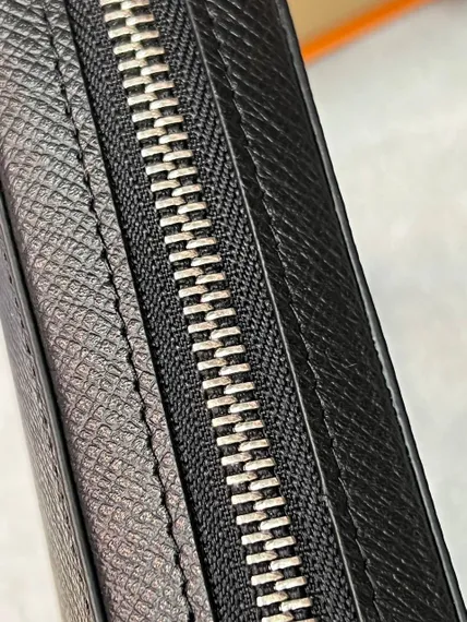 Портмоне Louis Vuitton Zippy XL Taiga Black